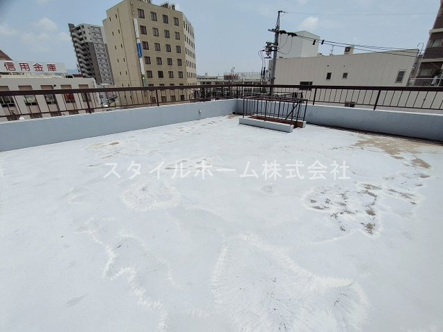 広小路貸家のバルコニー