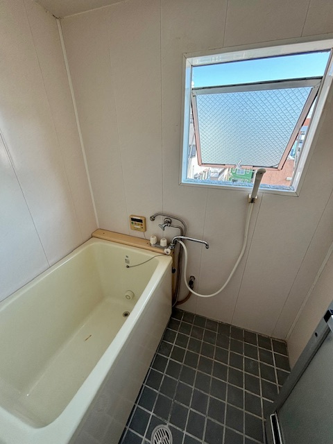 泊第一ビルの浴室