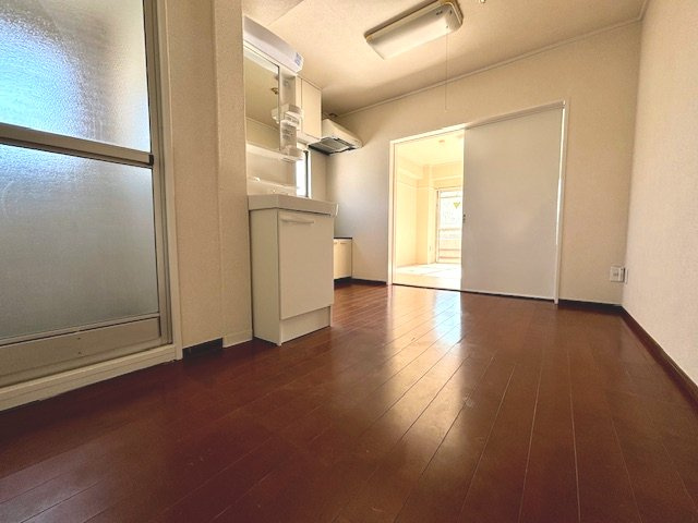 泊第一ビルの居間・リビング