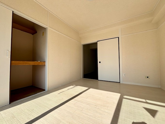 泊第一ビルの洋室