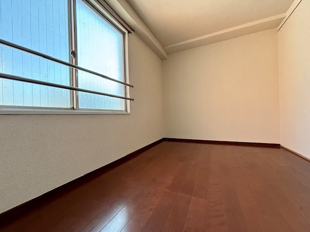 泊第一ビルの寝室