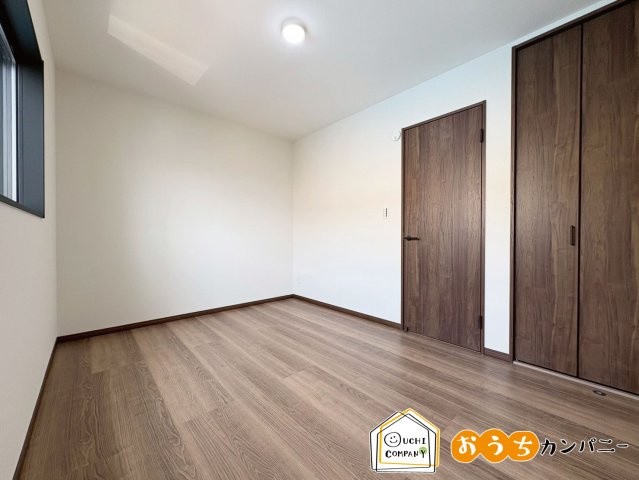 小柿八丁目の洋室|【洋室です！】充分な広さと収納機能を備えた部屋はお子様の自発性と成長を促します。室内（2025年7月）撮影