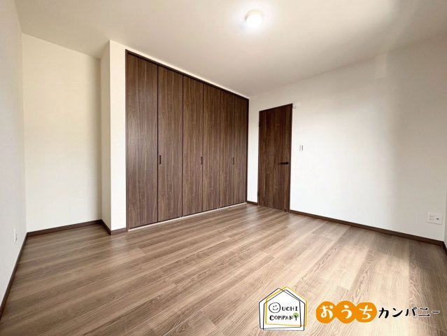 小柿八丁目の洋室|【洋室です！】全居室二面採光につきお部屋に開放感が生まれます！室内（2025年7月）撮影