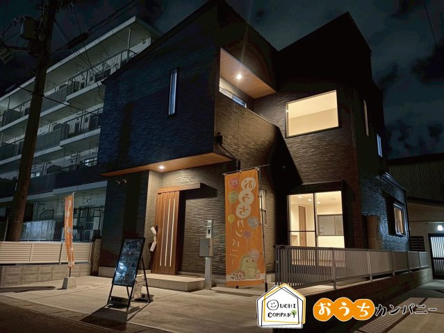 小柿八丁目の外観|【夜の外観です！】落ち着いたカラーで高級感のある外観！現地（2025年7月）撮影