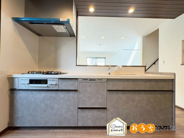 小柿八丁目のキッチン|【キッチンです！】キッチンはLIXIL【システムキッチン　ES　I型　本体間口255cm】を採用！室内（2025年7月）撮影