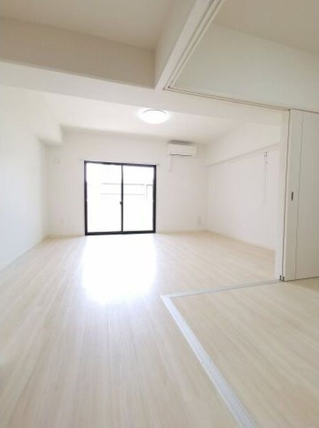 サニーグレイス本郷の居間・リビング