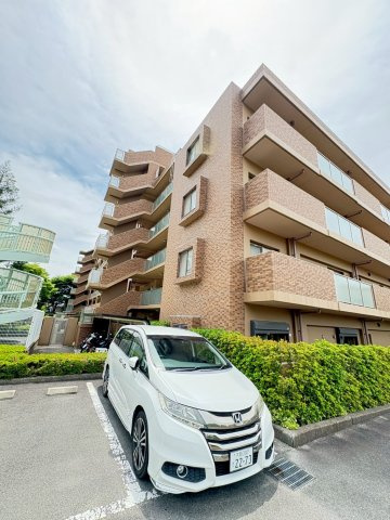 エールグラン千里丘オープンヒルズA棟の駐車場