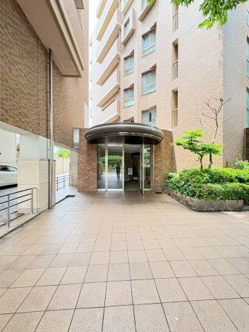 エールグラン千里丘オープンヒルズA棟のエントランス