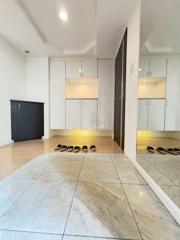 エールグラン千里丘オープンヒルズA棟の玄関