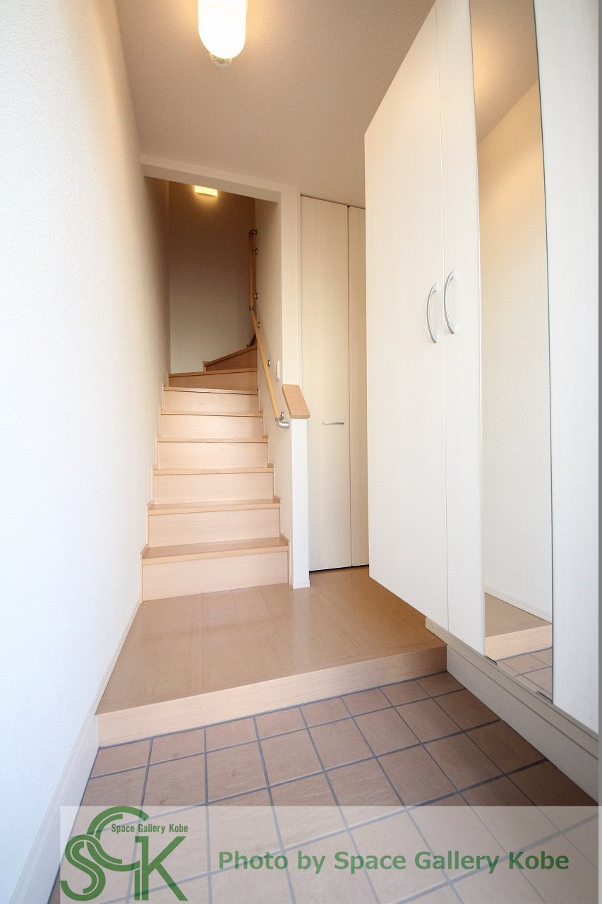フローラルコートの玄関|※お部屋により仕様が異なる場合があります。