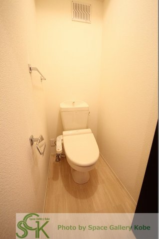 フローラルコートのトイレ|※お部屋により仕様が異なる場合があります。
