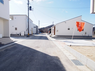 【前面道路含む現地写真】 | Livele Garden.S　本宮岩根　３号棟