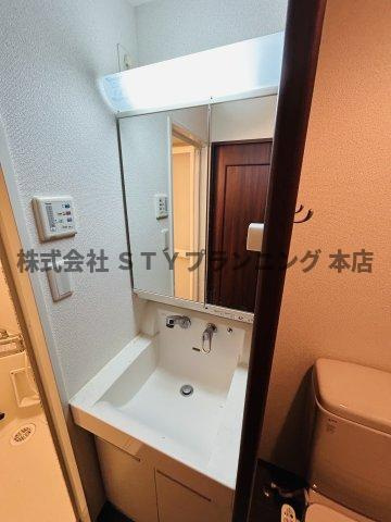 仲介手数料０円！ポートタウンドルフィンの独立洗面台