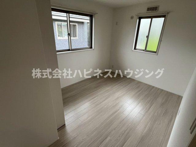 ミモザの洋室