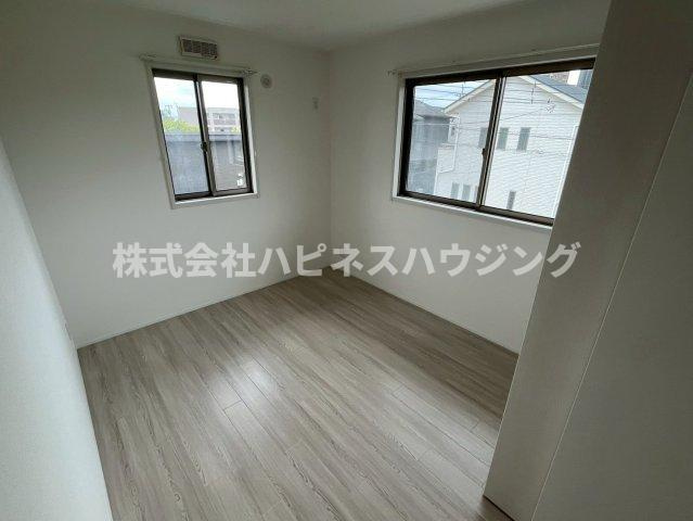 ミモザの洋室