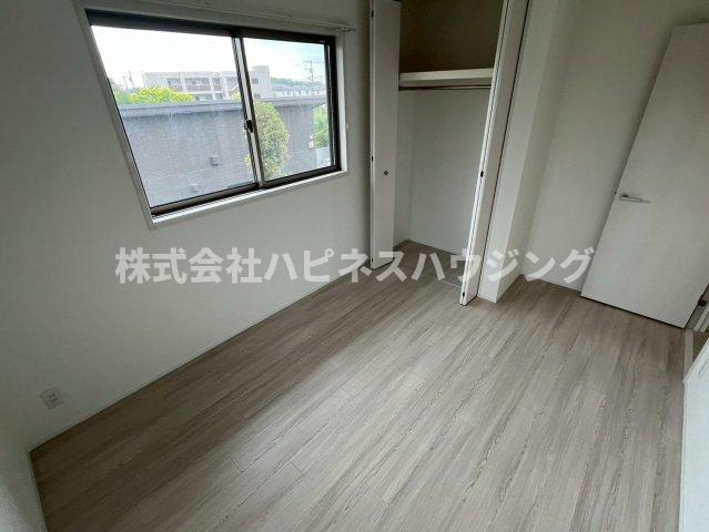 ミモザの洋室