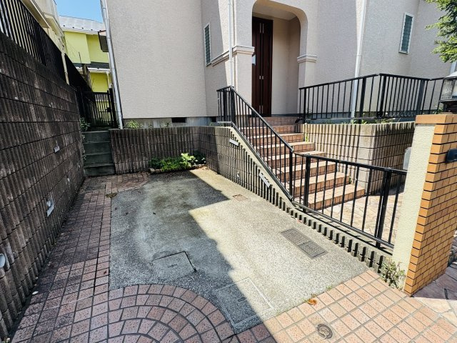 ■価格改定■フルリフォーム済み！広々住宅■泉区領家1丁目 中古戸建て 4180万円の駐車場