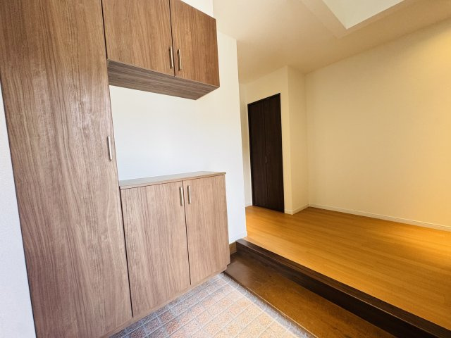 ■価格改定■フルリフォーム済み！広々住宅■泉区領家1丁目 中古戸建て 4180万円の玄関