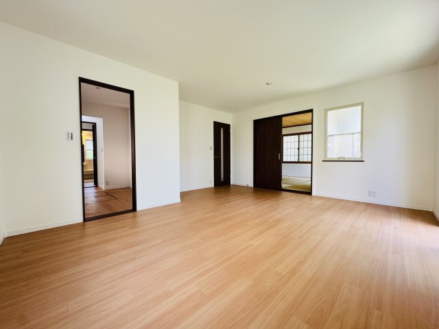 ■価格改定■フルリフォーム済み！広々住宅■泉区領家1丁目 中古戸建て 4180万円の居間・リビング