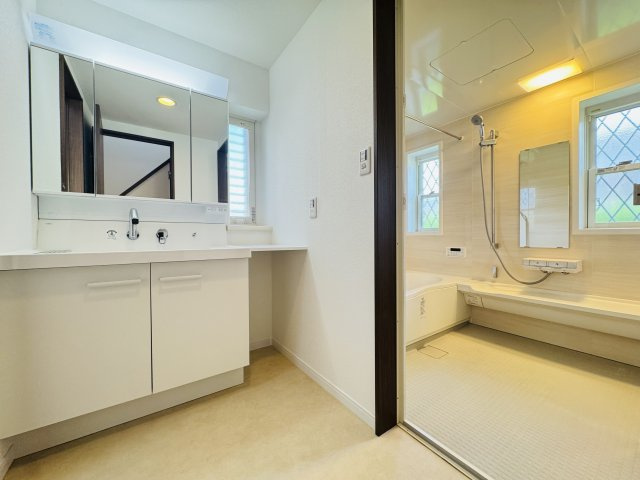 ■価格改定■フルリフォーム済み！広々住宅■泉区領家1丁目 中古戸建て 4180万円の独立洗面台