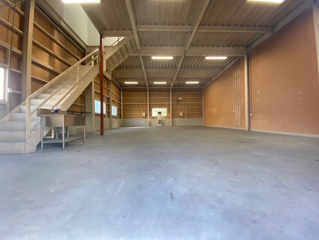 一ツ木町倉庫の内装