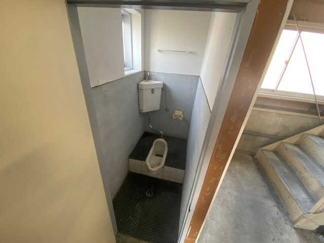 一ツ木町倉庫のトイレ
