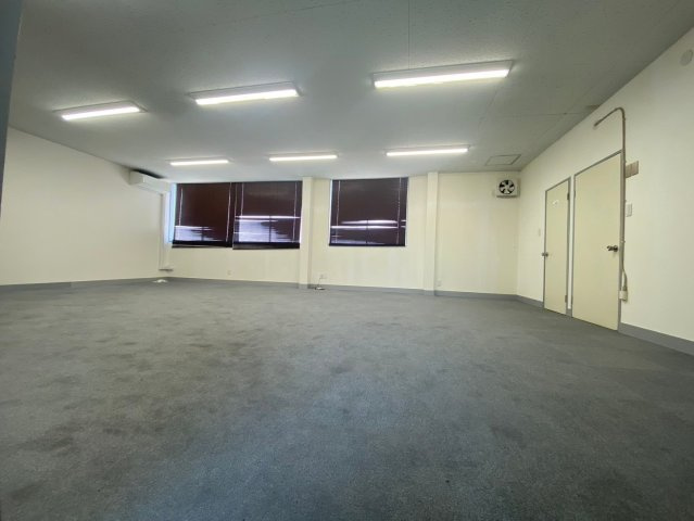 一ツ木町倉庫の内装