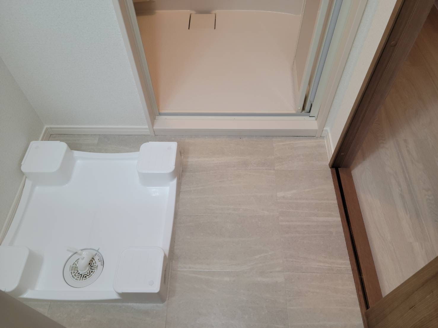 パレ・グランドール長者原駅前の洗面所|明るい洗面所です