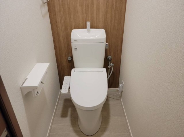 パレ・グランドール長者原駅前のトイレ|落ち着いた色調のトイレです