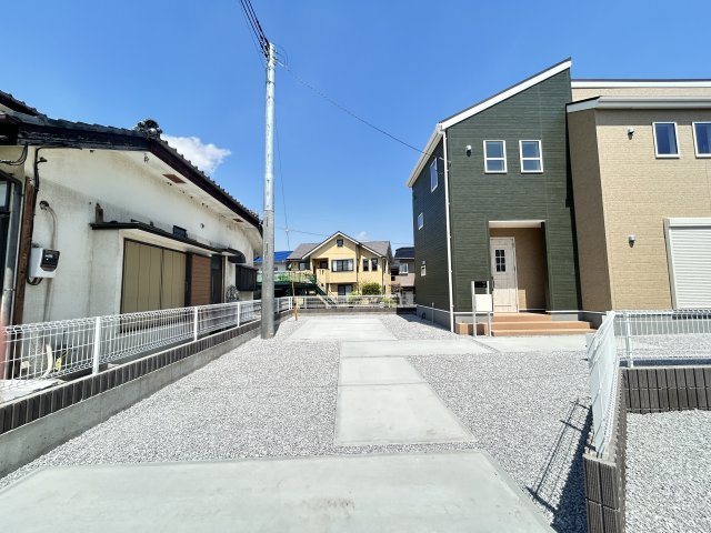 新築　北群馬郡吉岡町大久保第8　Liveie Garden.S　1号棟の駐車場|現地写真　駐車スペースは2台分可能です！					
