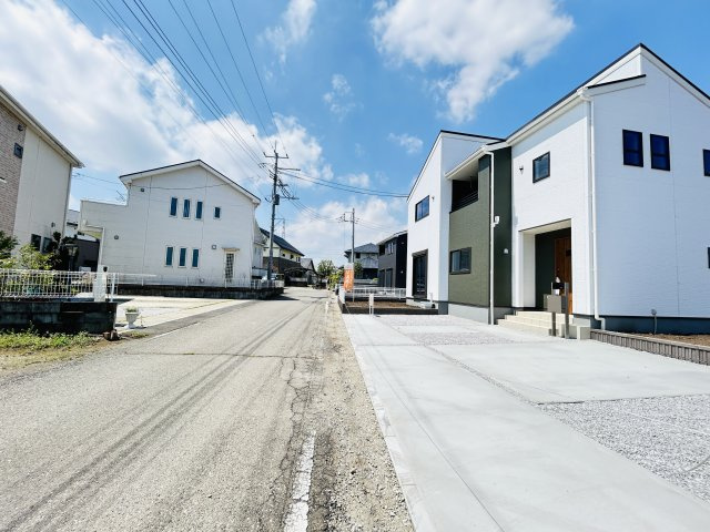 新築　北群馬郡吉岡町大久保第8　Liveie Garden.S　3号棟の前面道路含む現地写真|現地写真　南側接道幅員約4ｍ	