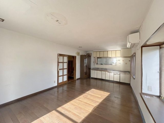 【居間・リビング】 | ※CGで家具小物等を消したイメージです。