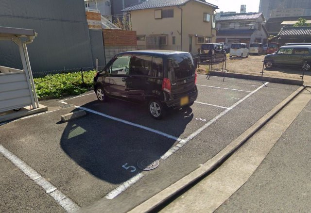 コート・エクラン光の駐車場|駐車場に車を止められます