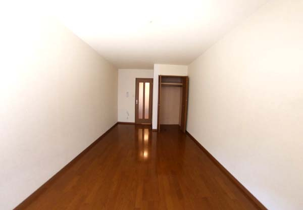 コート・エクラン光の内装|ゆったり過ごせる居間です