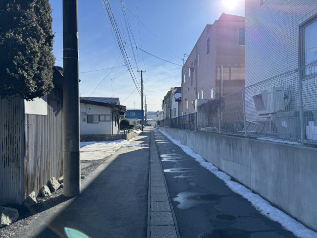 八戸市市川町字桔梗野の前面道路含む現地写真