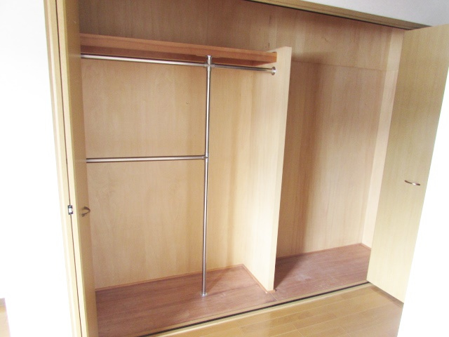 三和建設中山寺ビルの収納|小物を収納するのに便利です