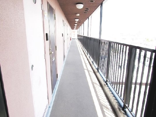 三和建設中山寺ビルのその他共用部分|落ち着いた時間を過ごせるバルコニーです