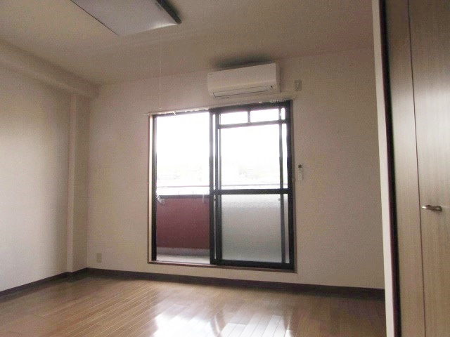 三和建設中山寺ビルの居間・リビング|リビングです