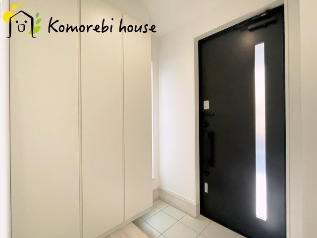 さいたま市北区日進町１丁目　一戸建て　フィット　01の玄関|収納もある玄関です