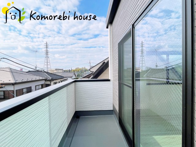 さいたま市北区日進町１丁目　一戸建て　フィット　01のバルコニー|お洗濯にも便利なバルコニー付き