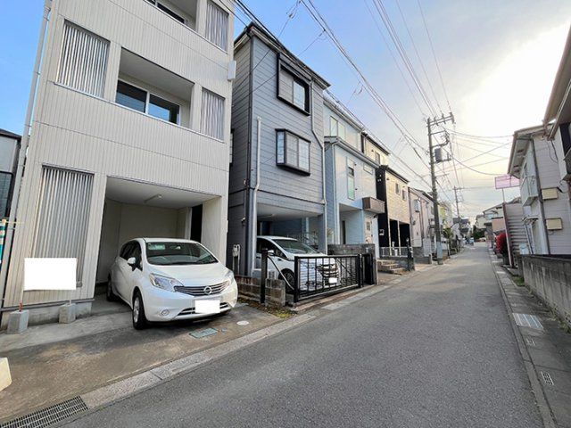 富士見市関沢３丁目の中古一戸建の前面道路含む現地写真|北西側約4ｍ公道