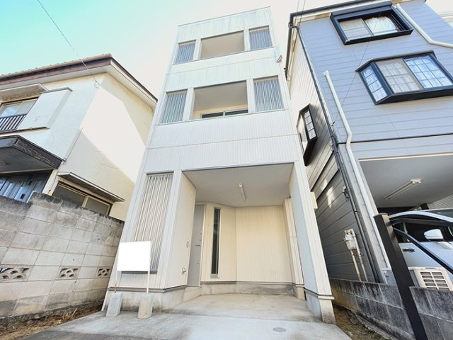 富士見市関沢３丁目の中古一戸建の外観|2016年築のキレイな中古戸建！
クロス張り替えやハウスクリーニング後のお引渡しです。

資料請求やご見学などお気軽にお問い合わせください。