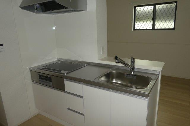 チェリーブロッサムⅡのキッチン|３口IHコンロ付きシステムキッチン