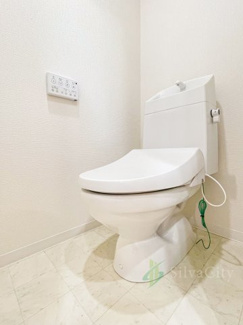 【トイレ】 | ハイツ本町 | トイレ温水便座機能付き