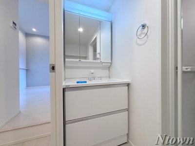 【独立洗面台】 | Bonnyvilla | 独立洗面台、小物を置くことができて便利です