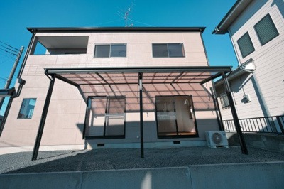 【外観】 | 太田市下浜田＿中古住宅 | 1階部分には庇がついており縁側としても、洗濯干しスペースとしても使えます♪