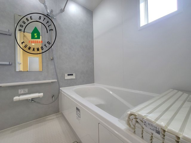 熊本市北区麻生田4丁目第1-2棟（1号棟）の浴室|1日の疲れを癒してくれる広々バスルーム。雨の日のお洗濯にも大活躍な浴室乾燥機付です！