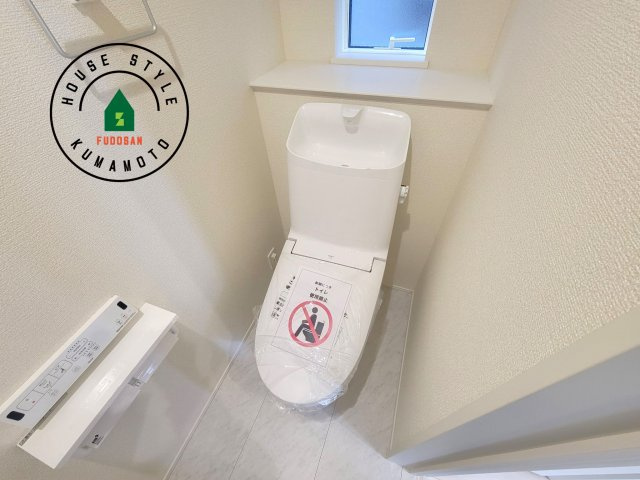 熊本市北区麻生田4丁目第1-2棟（1号棟）のトイレ|温水洗浄便座を完備しております。2ヶ所にトイレがあるのは朝の慌ただしい時間も安心です。