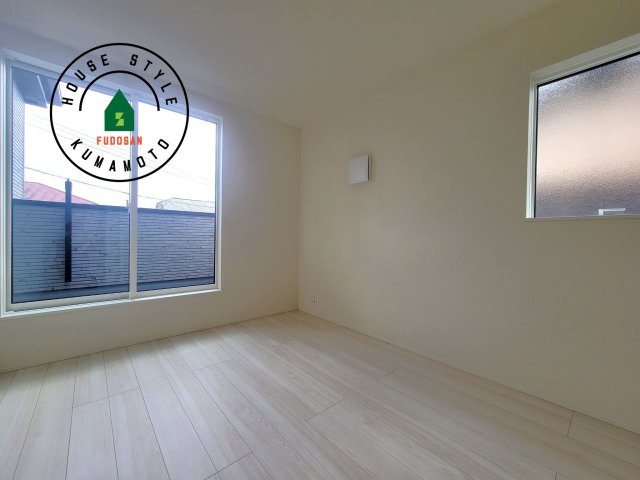 熊本市北区麻生田4丁目第1-2棟（1号棟）の洋室|採光良好な洋室は全居室、複層ガラスの遮熱効果と断熱効果で、一年中快適に過ごせます。