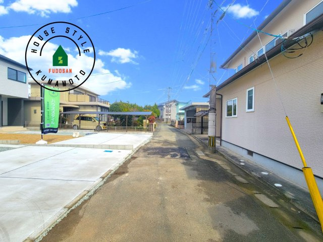 熊本市北区麻生田4丁目第1-2棟（1号棟）の前面道路含む現地写真|前面道路です。